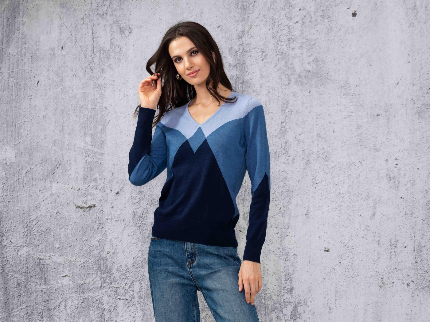 V-Neck Gradient Knit Sweater Alison Sheri